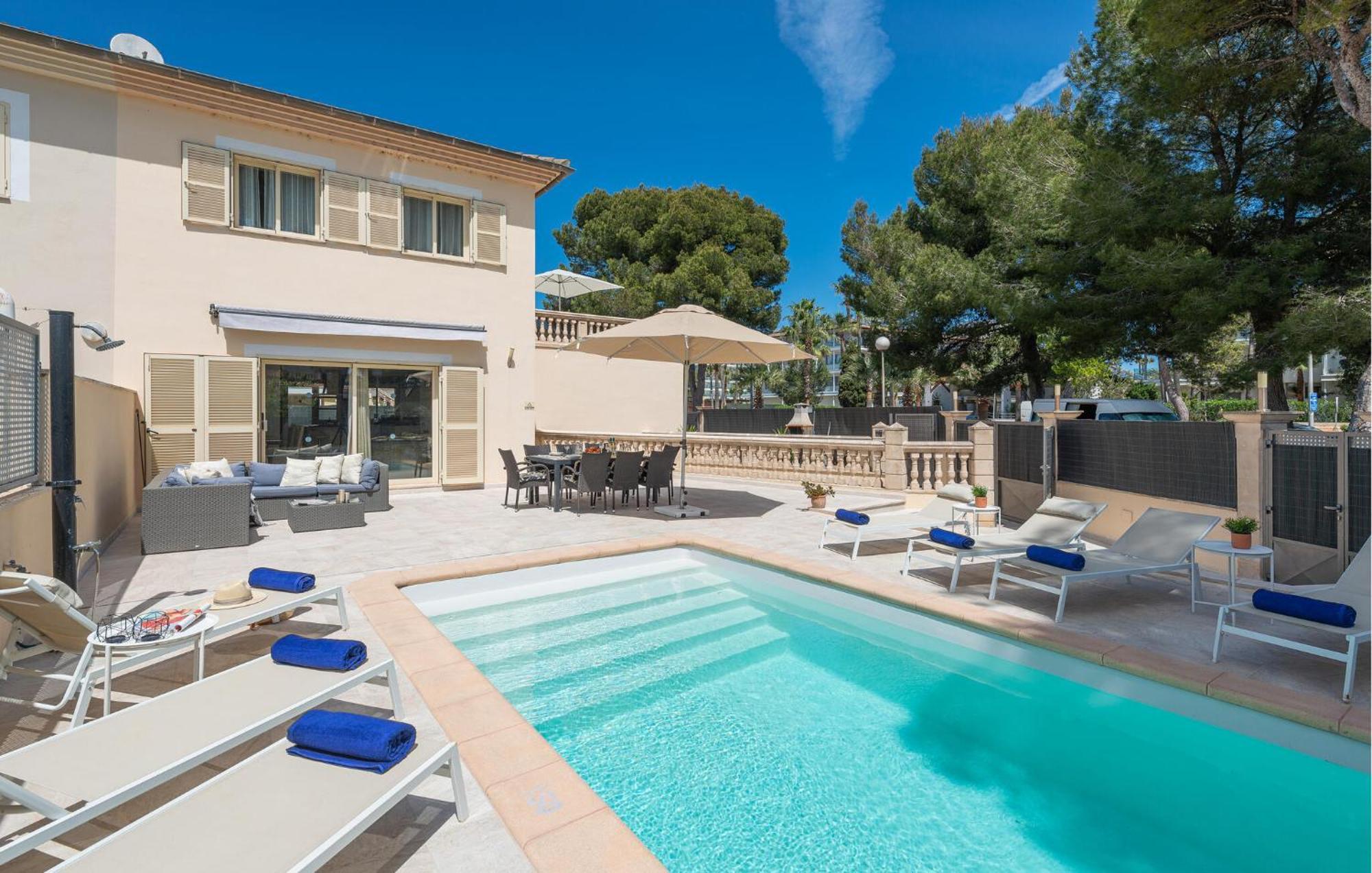 Awesome In With Outdoor Swimming Pool