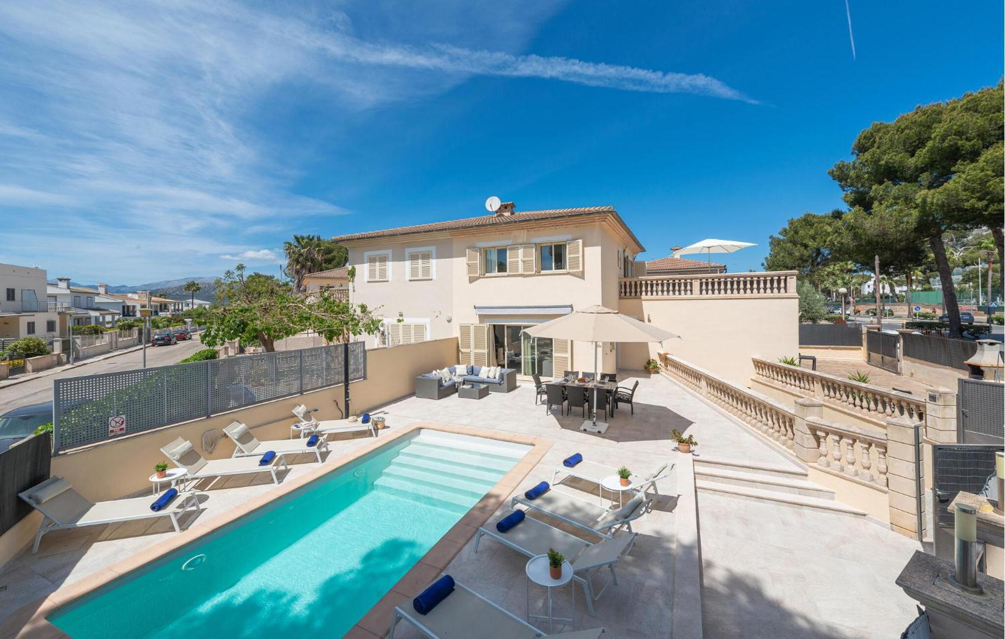 Awesome In With Outdoor Swimming Pool
